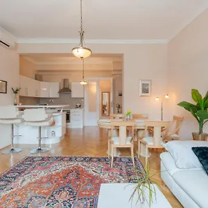 View To The Roofs Luxury With 2 Bedrooms Апартаменты Будапешт